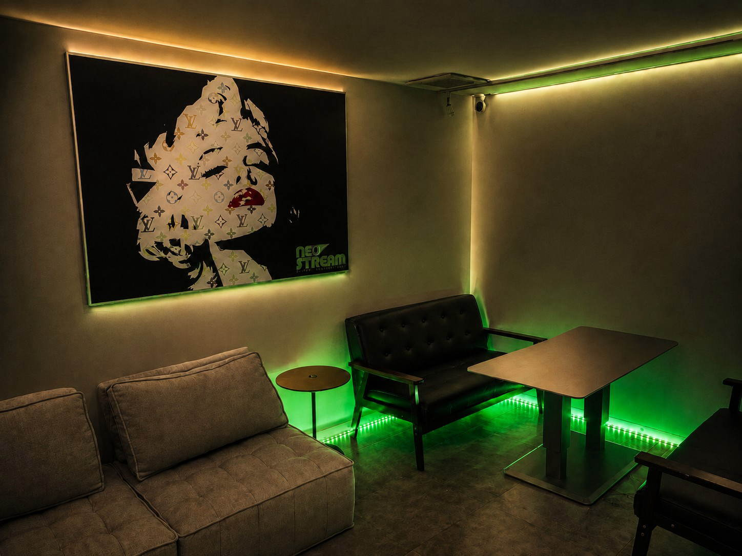 NEO STREAM OSAKA SHINSAIBASHI 店内